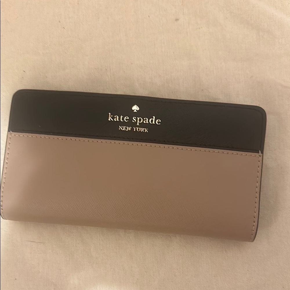 Kate Spade Black and Beige Wallet